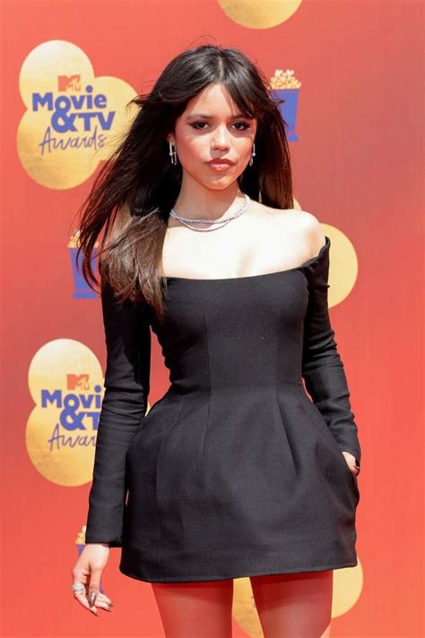 jenna ortega height in feet